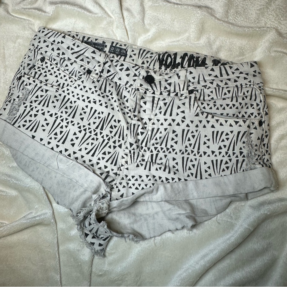 Volcom shorts